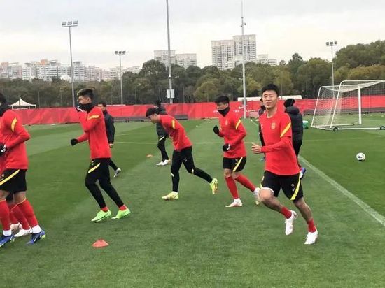 另外，该文件还表示，曼联任何购买、出售或者其他的转会行为都必须先咨询拉特克利夫的团队。